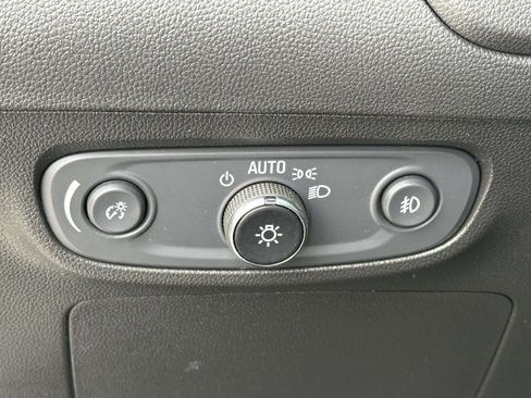 Used 2023 Buick Encore GX Preferred w/ Cold Weather Comfort Package AWD/4WD image 19
