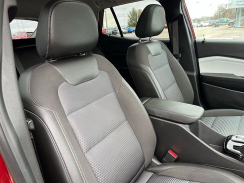 Used 2024 Chevrolet Trax LT w/ Sunroof Package image 10