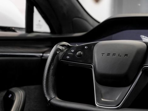 Used 2023 Tesla Model S image 24