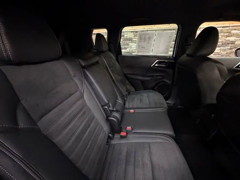 Used 2023 Mitsubishi Outlander SE image 29