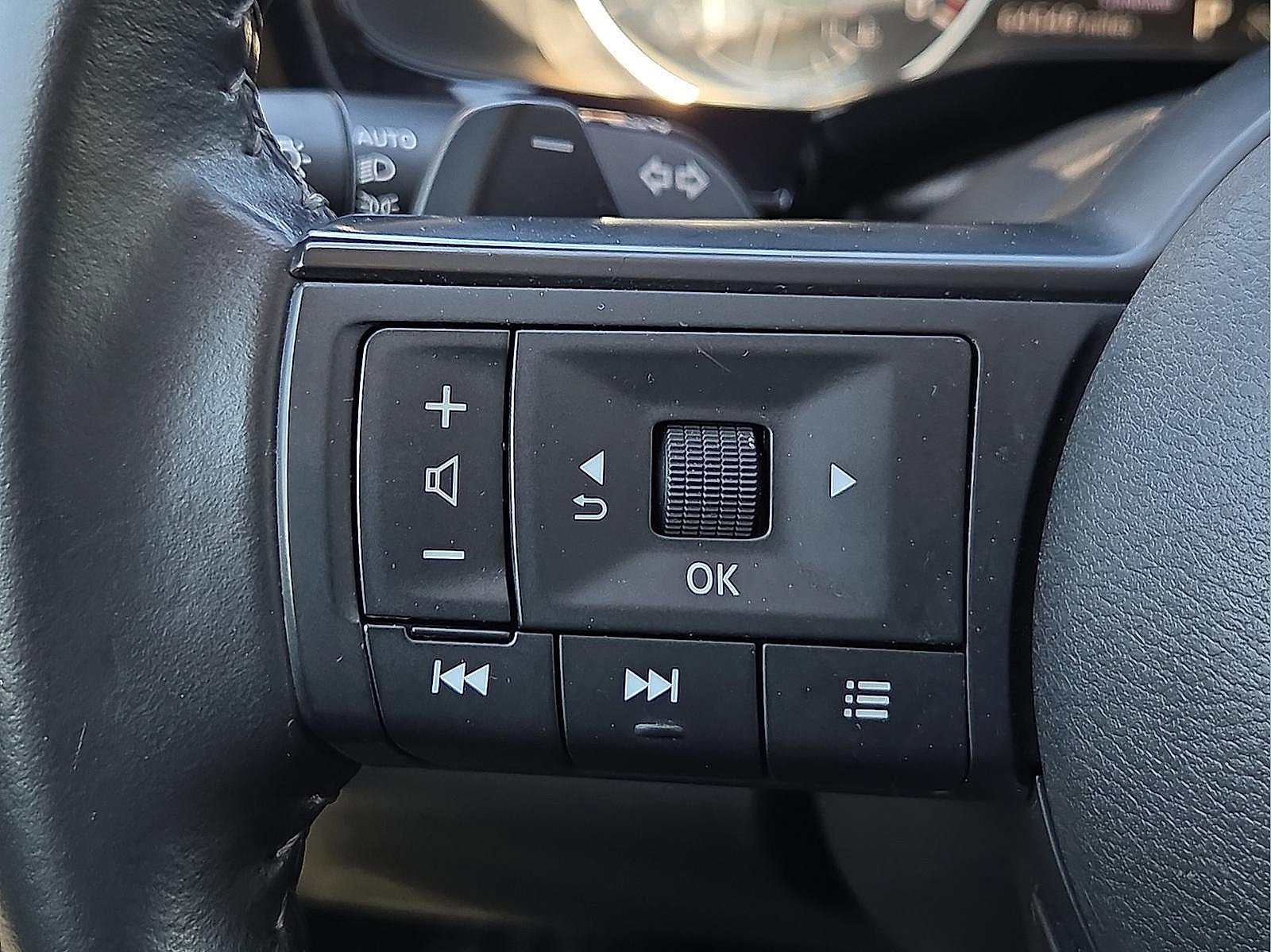 Used 2024 Nissan Pathfinder SV FWD image 21