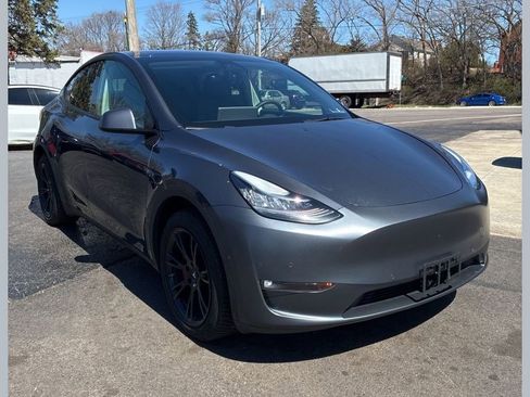 Used 2022 Tesla Model Y Long Range image 1