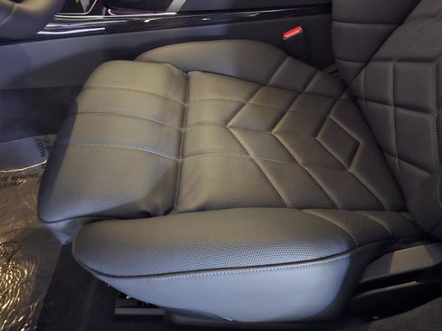 New 2026 BMW i7 xDrive60 w/ Premium Package image 17