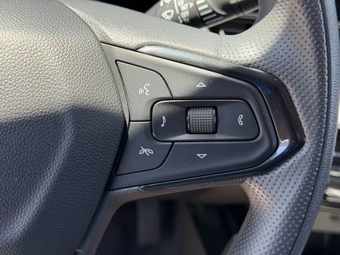 Used 2025 Chevrolet Trax LT FWD image 14