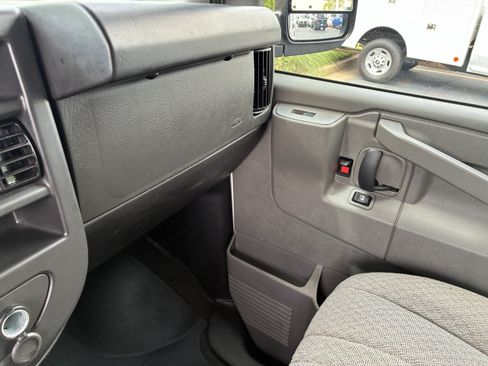 Used 2025 Chevrolet Express 3500 LT w/ LT Preferred Equipment Group RWD image 36