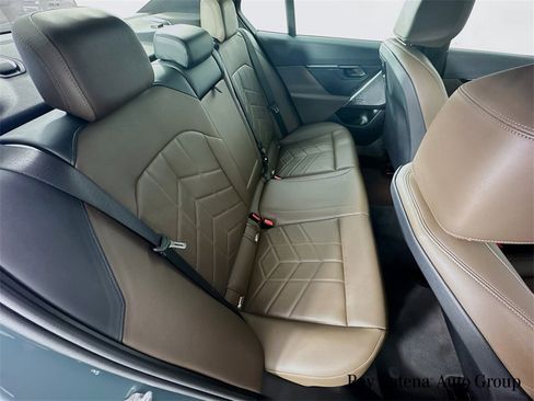 Used 2024 BMW 540i xDrive w/ Premium Package image 29