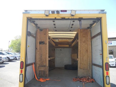 Used 2011 GMC Savana 3500 RWD image 24