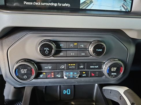 Used 2023 Ford Bronco Badlands image 24