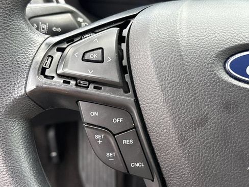 Used 2020 Ford Fusion SE FWD image 20