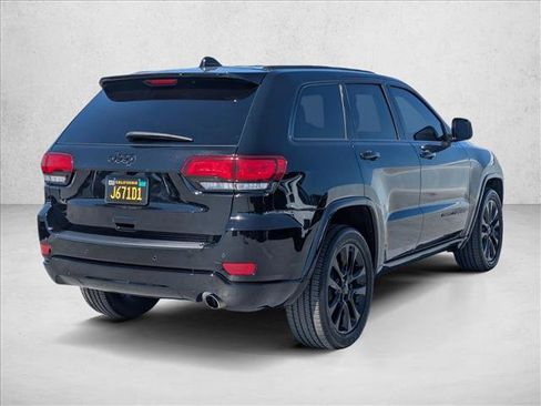 Used 2020 Jeep Grand Cherokee Altitude RWD image 5