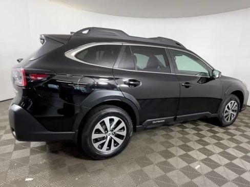 Used 2023 Subaru Outback Premium AWD/4WD image 3