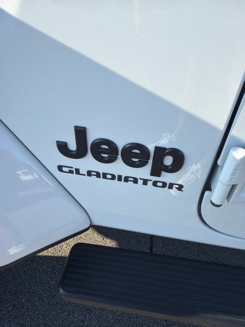 Used 2021 Jeep Gladiator Sport AWD/4WD image 20