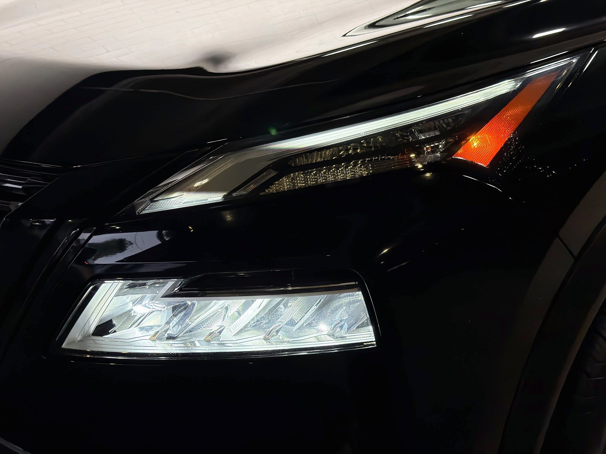 Used 2023 Nissan Rogue SV w/ SV Premium B Package FWD image 9