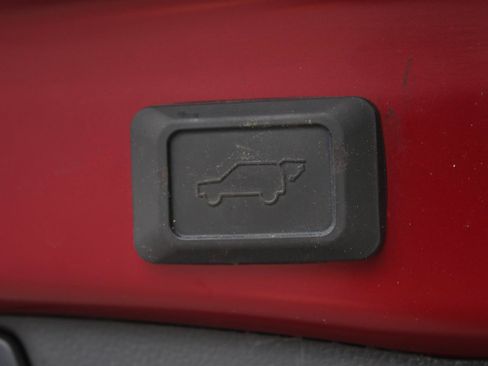 Used 2023 Toyota RAV4 XLE Premium AWD/4WD image 9