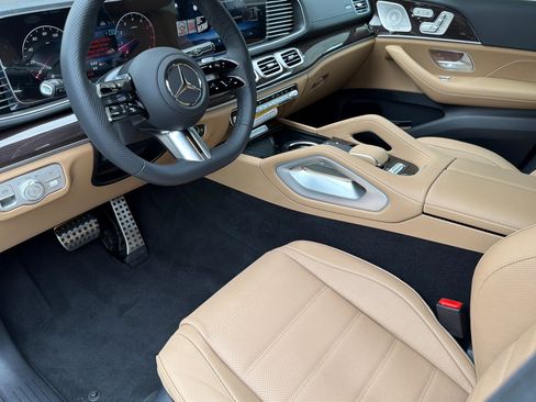New 2026 Mercedes-Benz GLS 450 4MATIC image 9