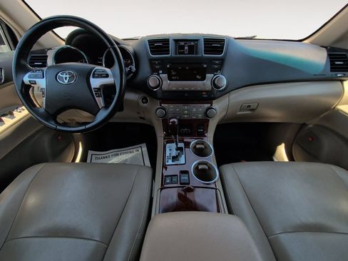 Used 2012 Toyota Highlander Limited w/ Tow Pkg AWD/4WD image 17