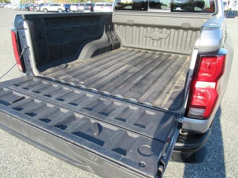 Used 2023 Chevrolet Colorado Z71 w/ Z71 Convenience Package 2 image 9