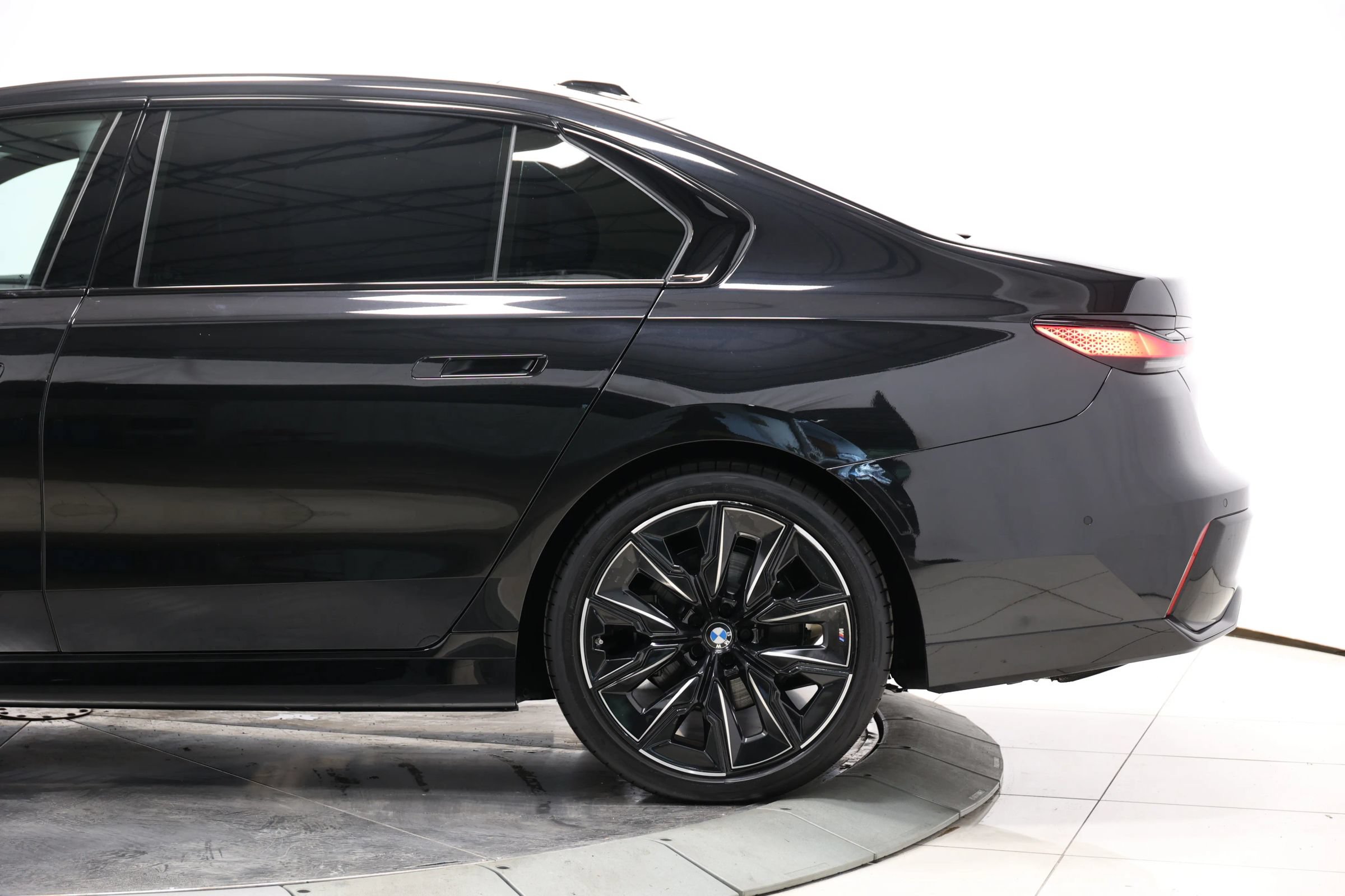 Used 2025 BMW 740i RWD image 9