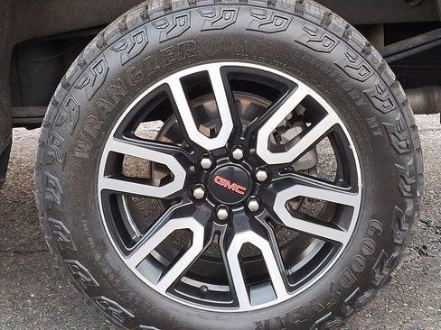 Certified 2023 GMC Sierra 1500 AT4 w/ Technology Package image 28