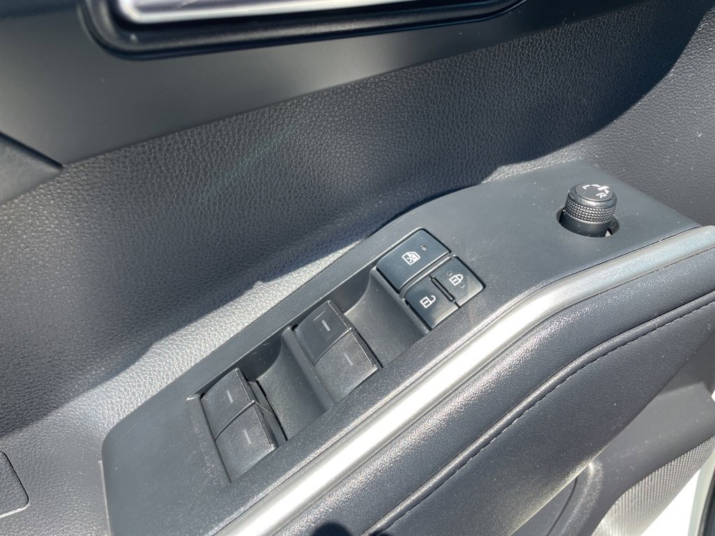 Used 2021 Toyota Highlander XLE AWD/4WD image 29
