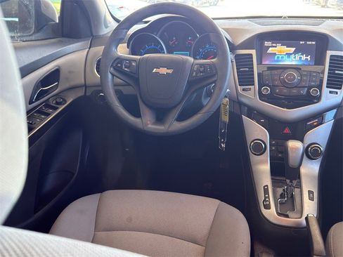 Used 2016 Chevrolet Cruze LT w/ Technology Package image 26