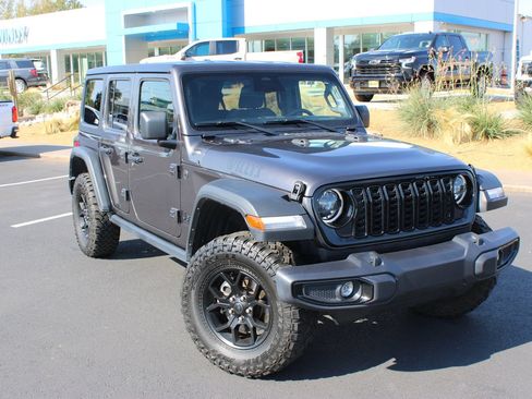 Used 2025 Jeep Wrangler Unlimited Sport AWD/4WD image 2
