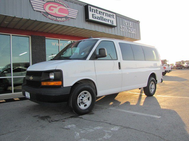 Used 2017 Chevrolet Express 2500 RWD image 1