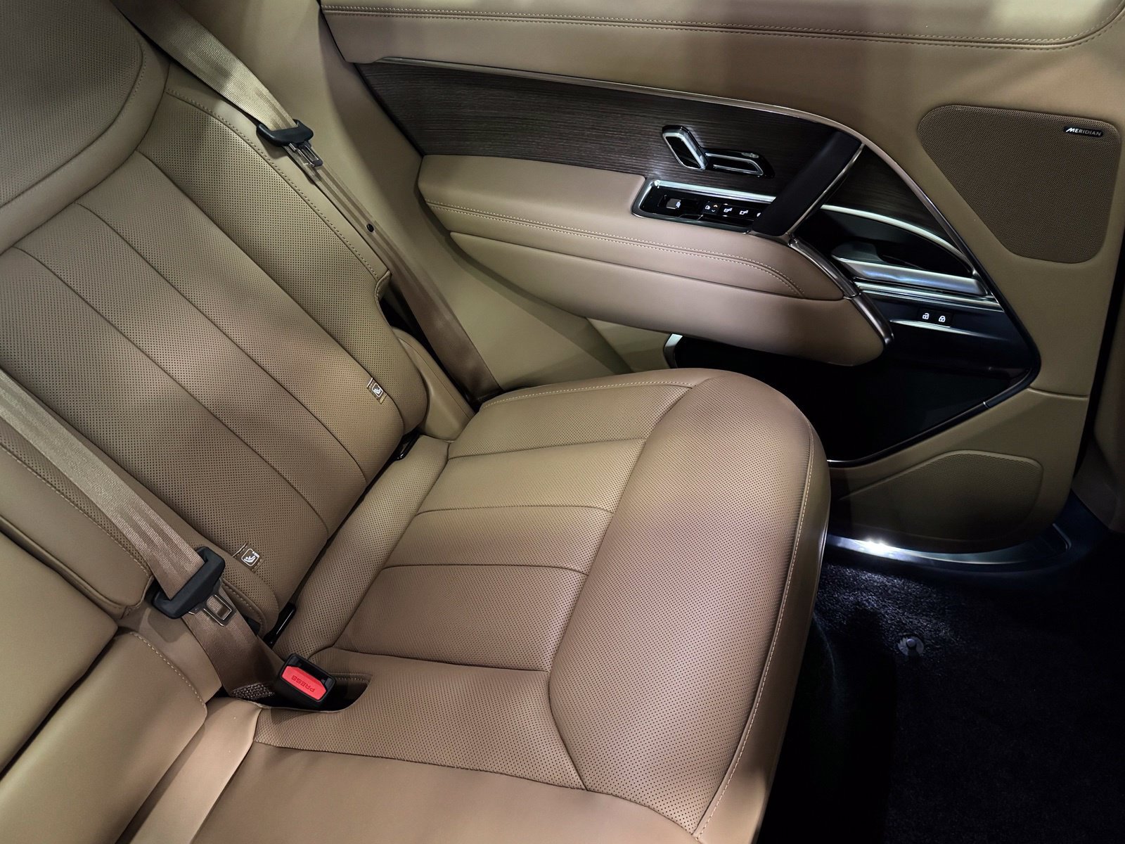 New 2026 Land Rover Range Rover SE AWD/4WD image 31