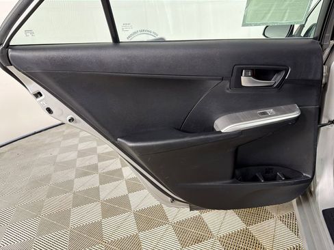 Used 2014 Toyota Camry SE image 21