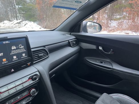 Used 2019 Hyundai Veloster 2.0 Premium image 25