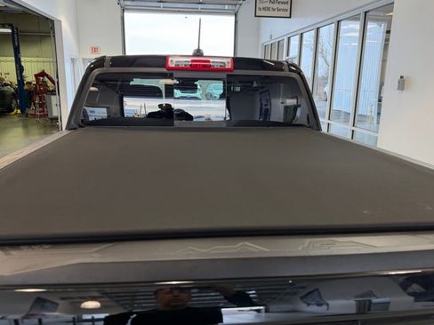 Used 2025 Chevrolet Colorado LT w/ LT Convenience Package image 5