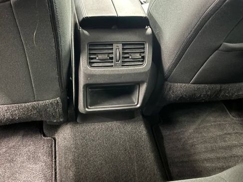 Used 2024 Nissan Rogue S FWD image 11