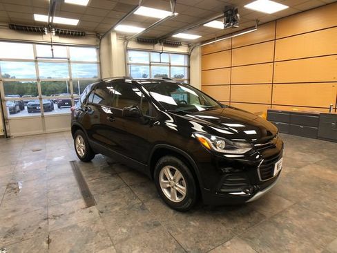 Used 2022 Chevrolet Trax LT w/ LT Convenience Package AWD/4WD image 1