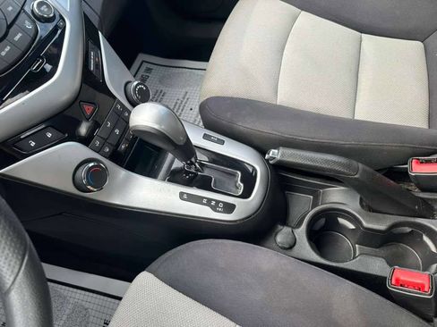 Used 2014 Chevrolet Cruze LS FWD image 17