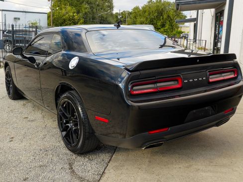 Used 2017 Dodge Challenger SXT Plus image 5