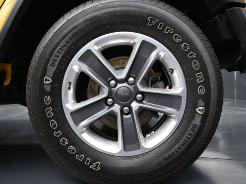 Used 2021 Jeep Wrangler Unlimited Sahara AWD/4WD image 11
