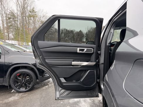 Used 2023 Ford Explorer XLT image 25