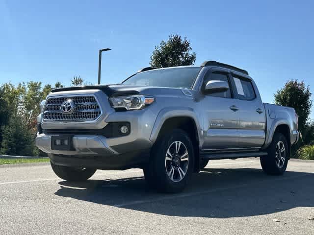 Used 2017 Toyota Tacoma TRD Sport w/ Premium & Technology Package AWD/4WD image 29