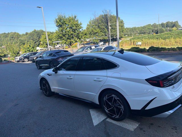 Used 2025 Hyundai Sonata SEL FWD image 6