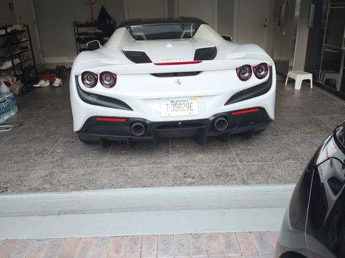 Used 2023 Ferrari F8 Tributo RWD image 2