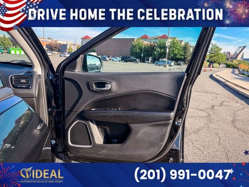 Used 2018 Jeep Compass Latitude w/ Popular Equipment Group AWD/4WD image 11