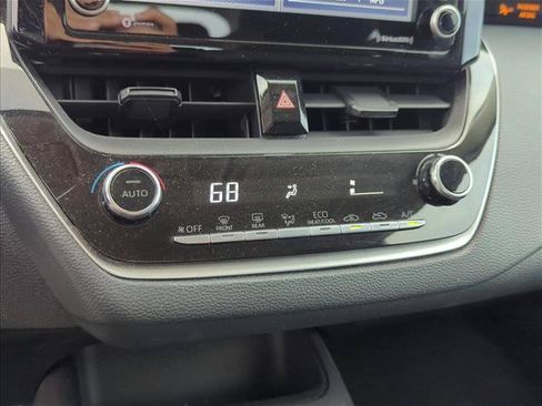 Used 2022 Toyota Corolla LE FWD image 19