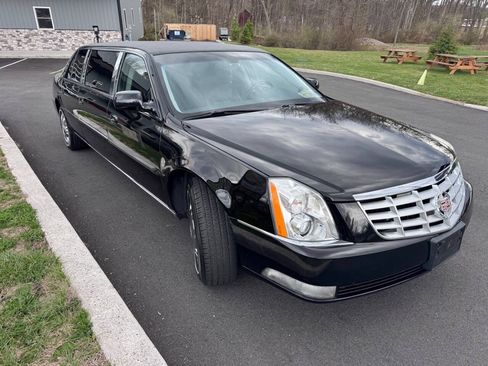Used 2011 Cadillac DTS Limousine FWD image 6