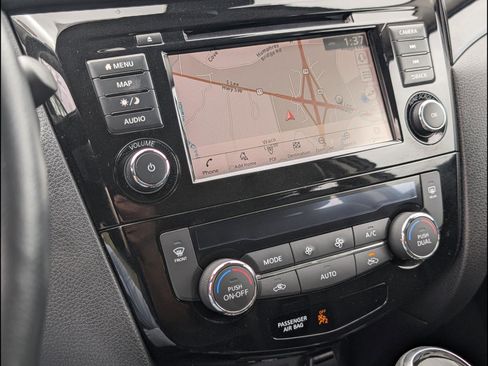 Used 2022 Nissan Rogue Sport SL image 11