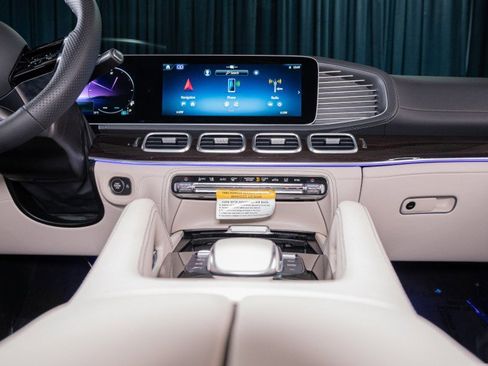 New 2026 Mercedes-Benz GLS 580 4MATIC image 20