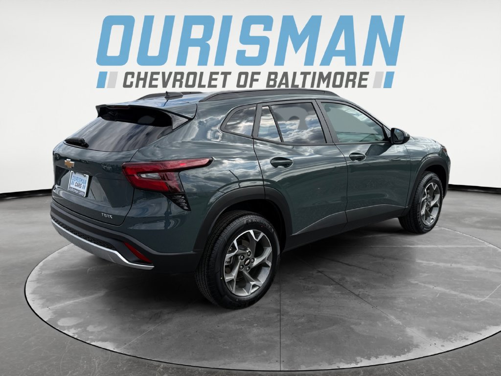 Used 2025 Chevrolet Trax LT FWD image 6