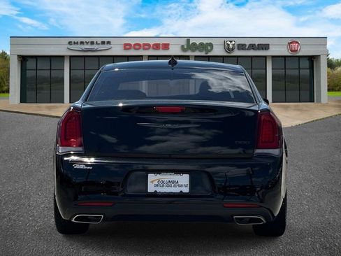 Used 2022 Chrysler 300 Touring L w/ Popular Equipment Group RWD image 5