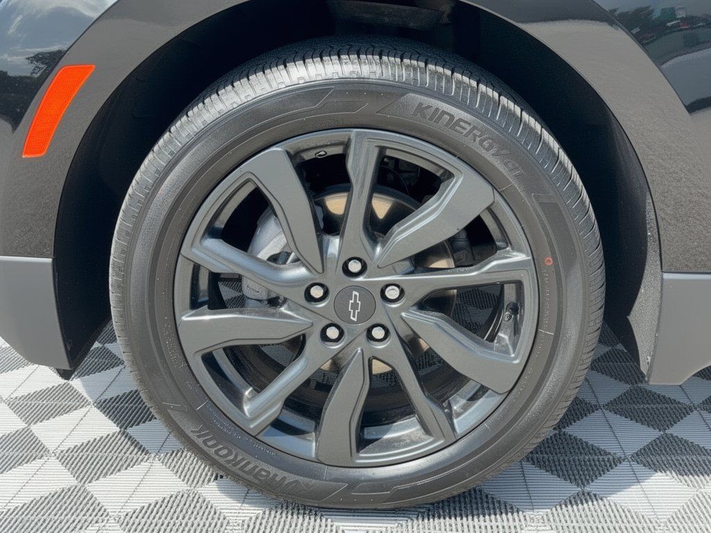 Used 2023 Chevrolet Equinox RS FWD image 13