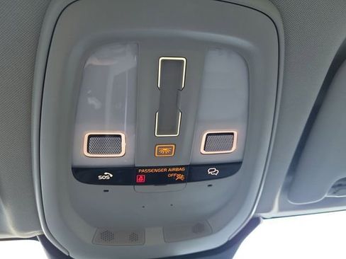 Used 2023 Volvo XC60 T8 Plus image 19