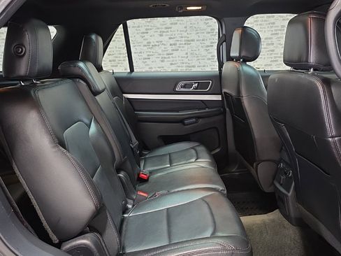 Used 2016 Ford Explorer XLT w/ Equipment Group 202A image 12